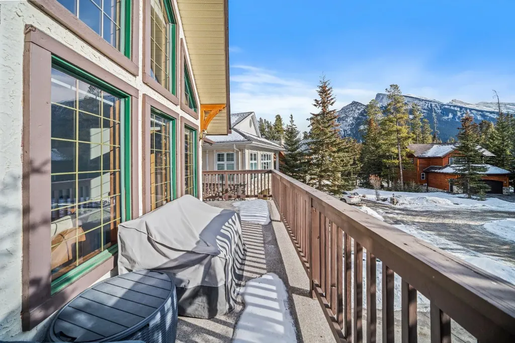 108 Lougheed Circle Banff AB T1L 1B4