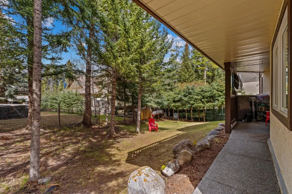 108 Lougheed Circle Banff AB T1L 1B4