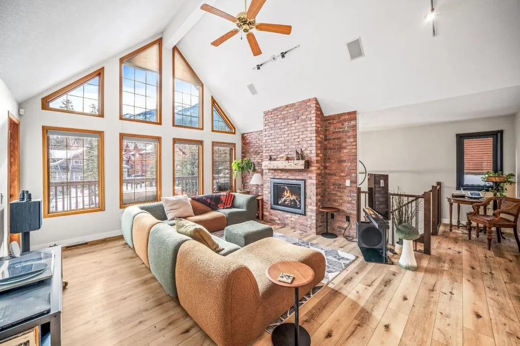108 Lougheed Circle Banff AB T1L 1B4