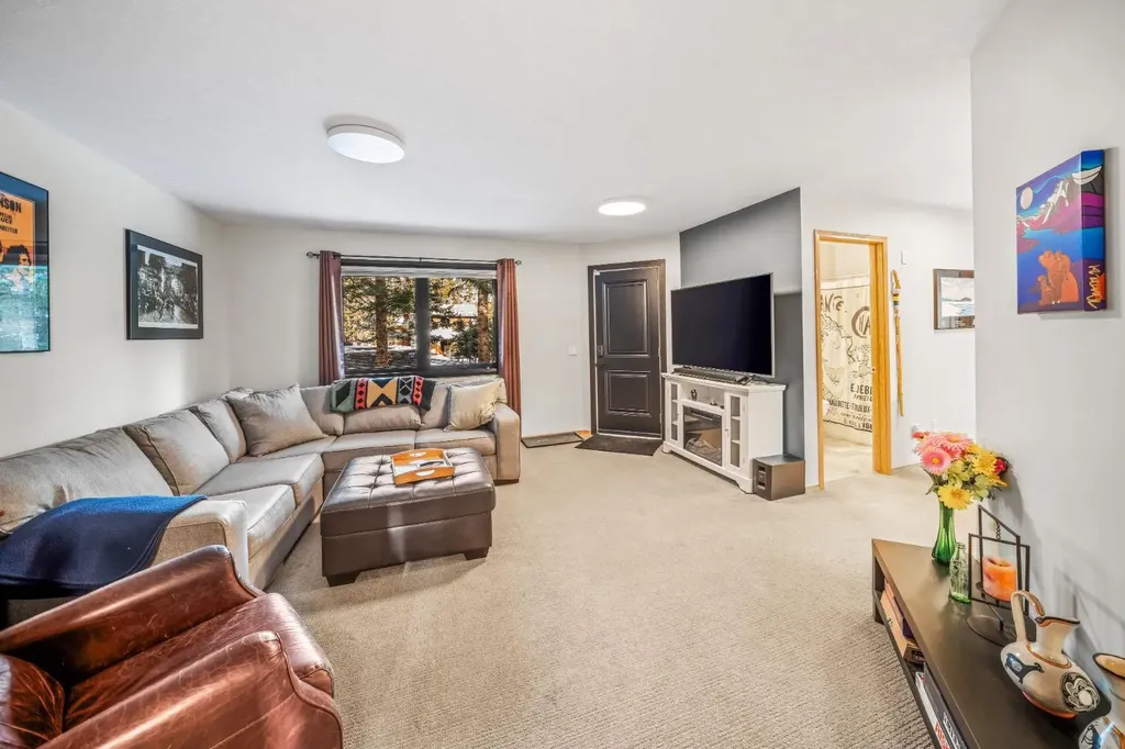108 Lougheed Circle Banff AB T1L 1B4