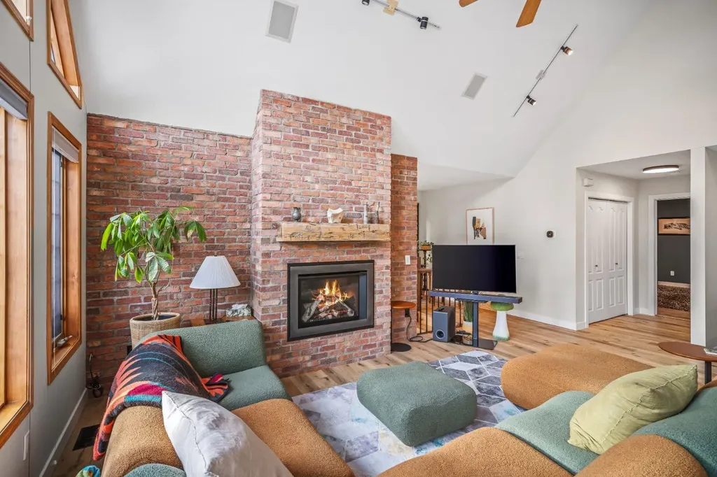 108 Lougheed Circle Banff AB T1L 1B4