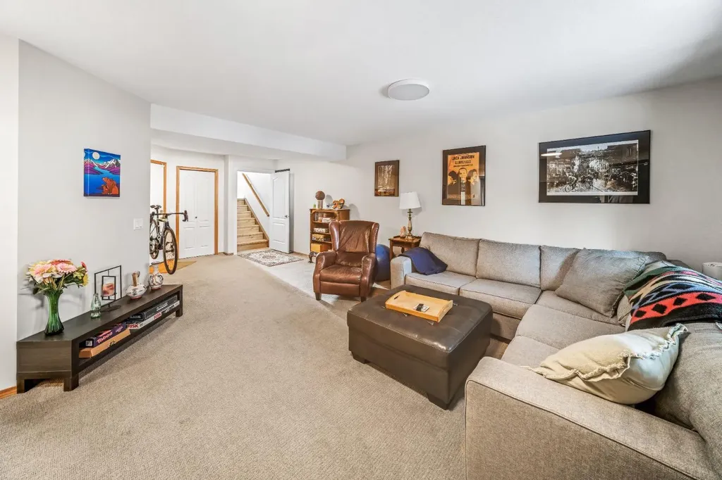108 Lougheed Circle Banff AB T1L 1B4