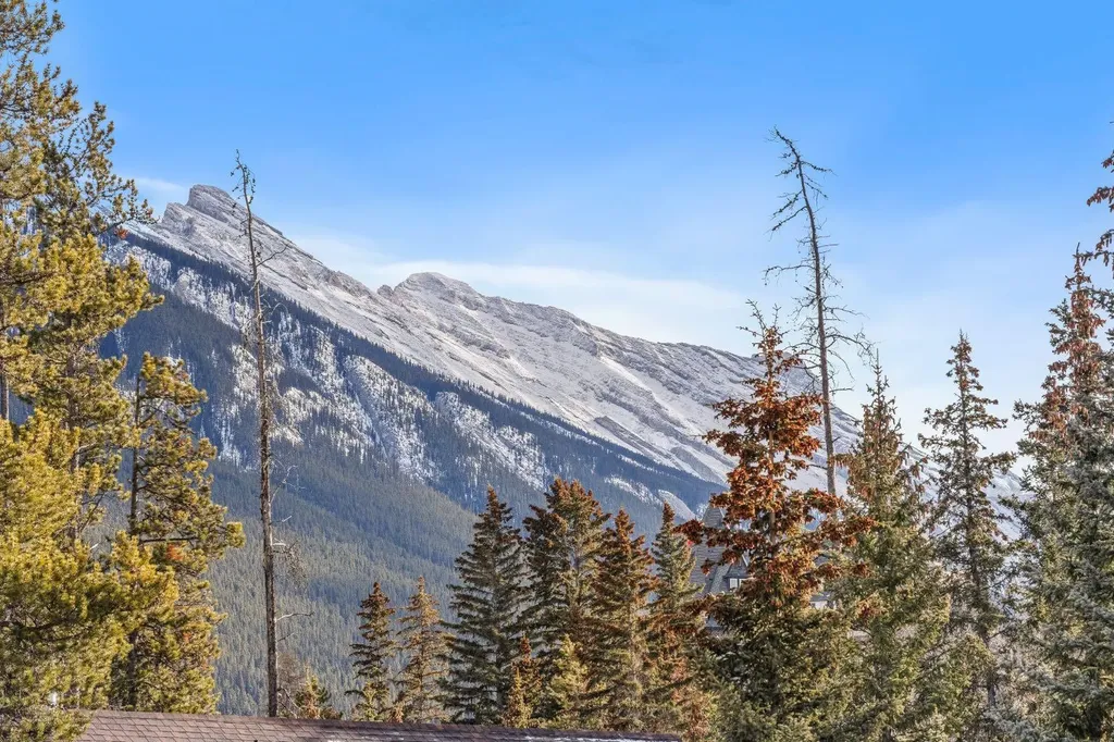 108 Lougheed Circle Banff AB T1L 1B4