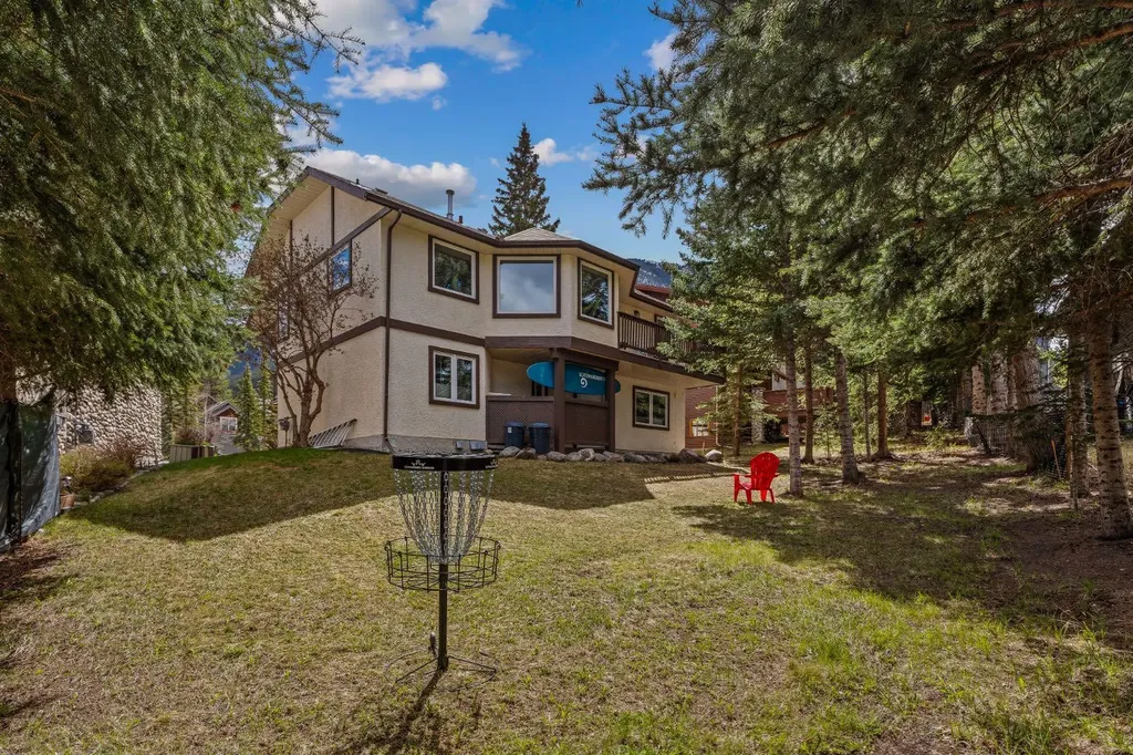 108 Lougheed Circle Banff AB T1L 1B4