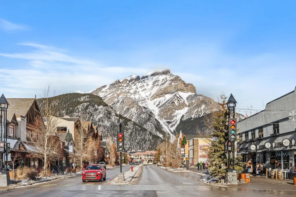 108 Lougheed Circle Banff AB T1L 1B4