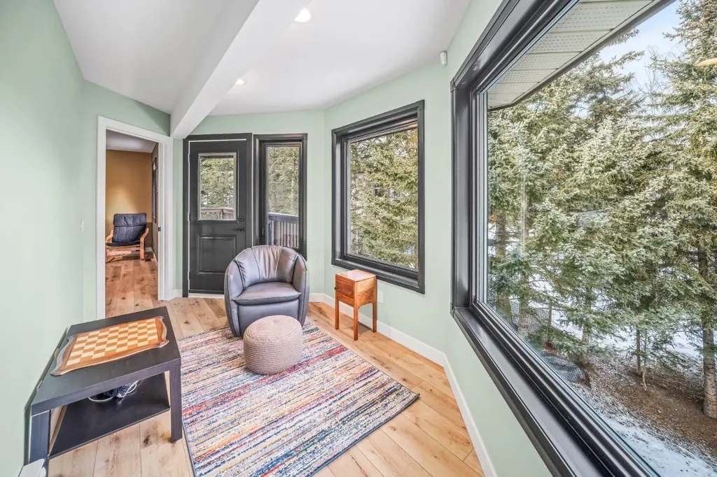 108 Lougheed Circle Banff AB T1L 1B4