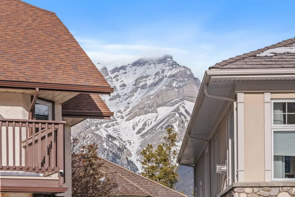 108 Lougheed Circle Banff AB T1L 1B4