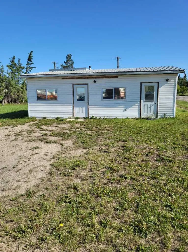111,113 6 Street Beaverlodge AB T0H 0C0
