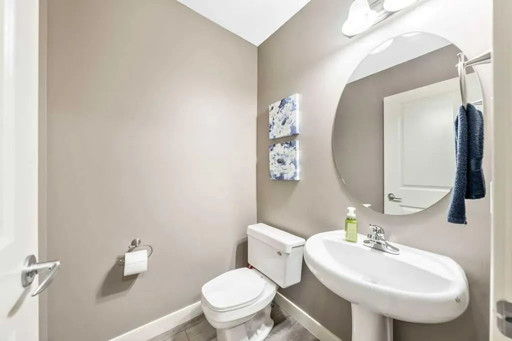 20 Sherwood Rise NW Calgary AB T3R 1P3