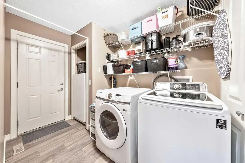 20 Sherwood Rise NW Calgary AB T3R 1P3