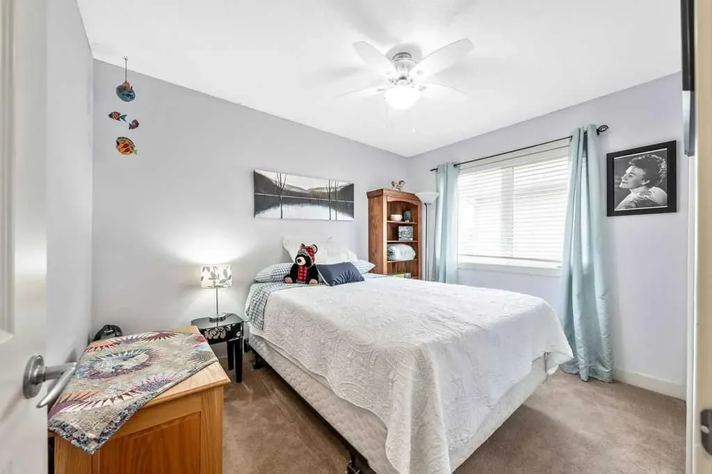 20 Sherwood Rise NW Calgary AB T3R 1P3