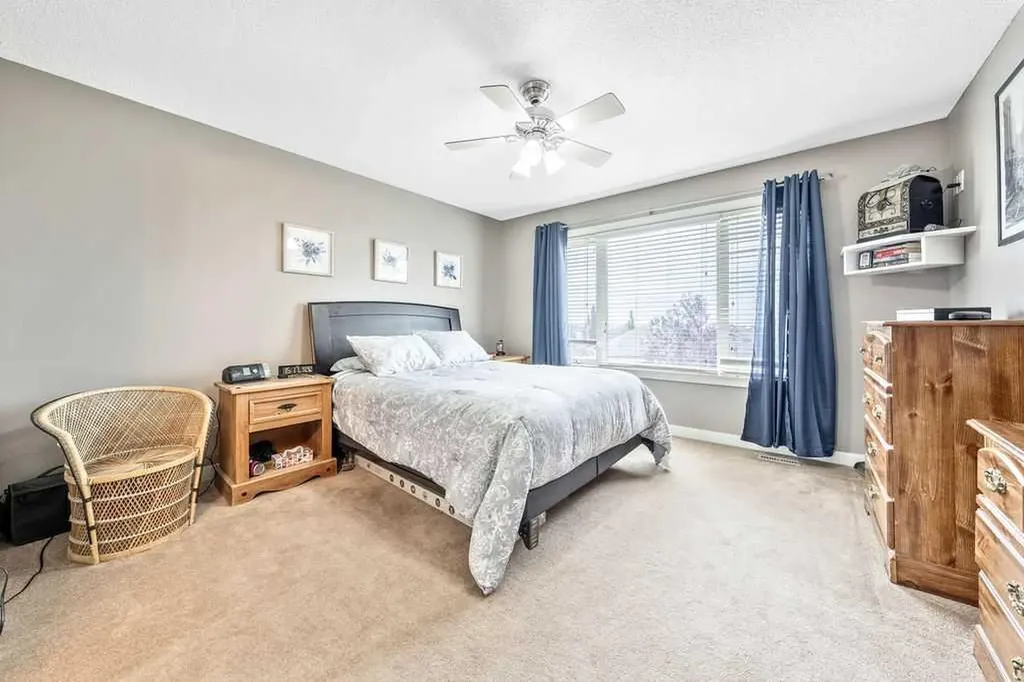 20 Sherwood Rise NW Calgary AB T3R 1P3