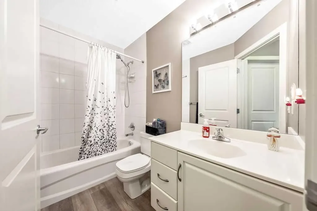20 Sherwood Rise NW Calgary AB T3R 1P3