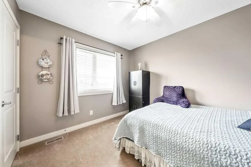 20 Sherwood Rise NW Calgary AB T3R 1P3