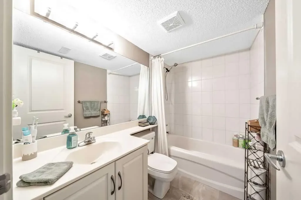 20 Sherwood Rise NW Calgary AB T3R 1P3