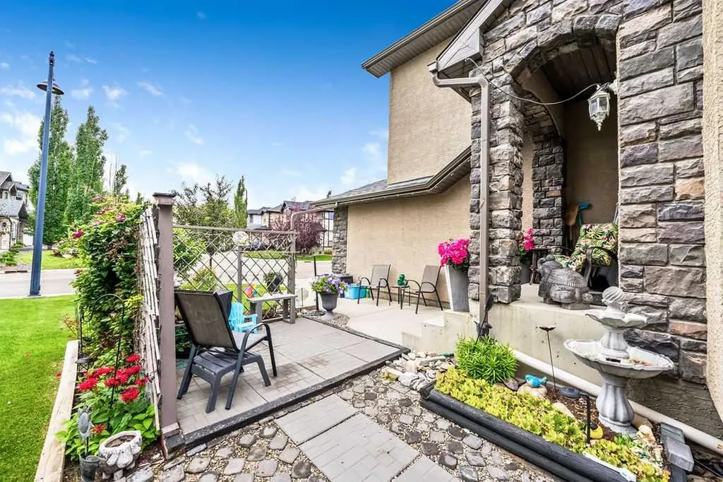 20 Sherwood Rise NW Calgary AB T3R 1P3