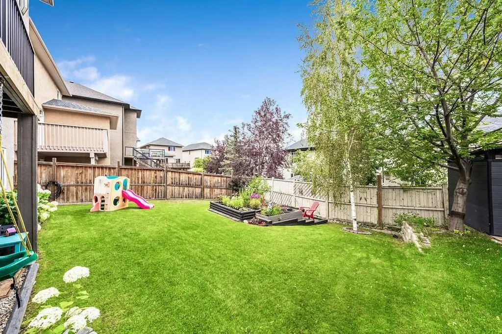 20 Sherwood Rise NW Calgary AB T3R 1P3