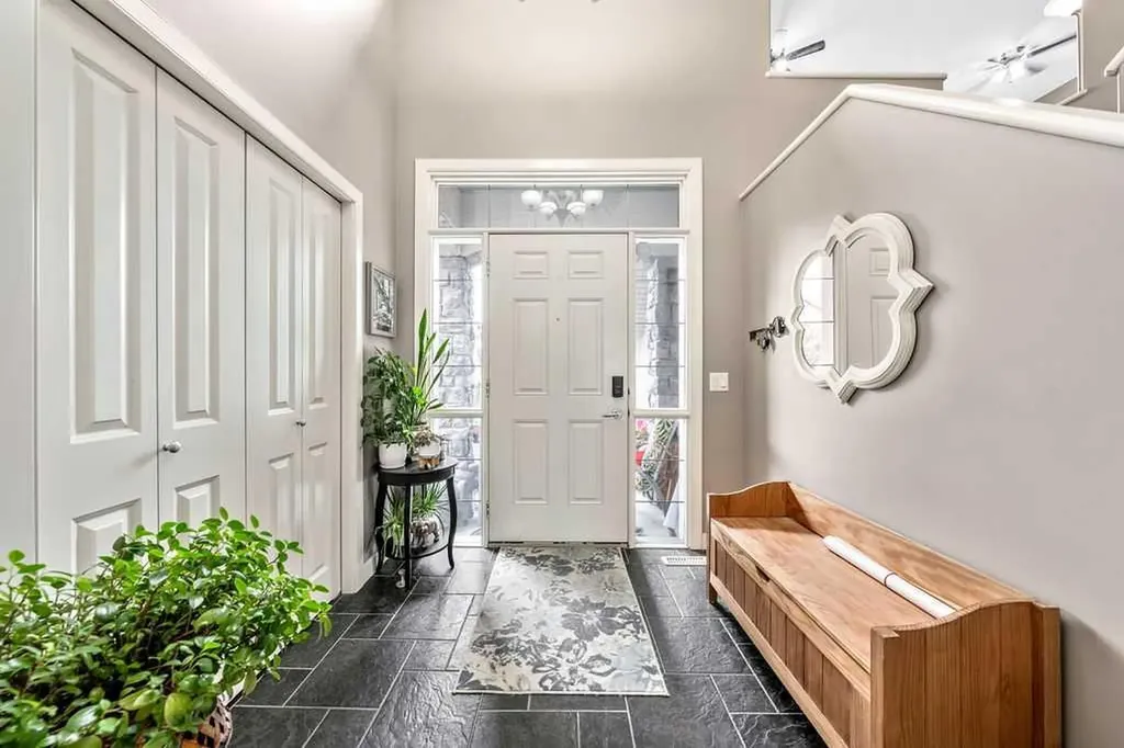 20 Sherwood Rise NW Calgary AB T3R 1P3