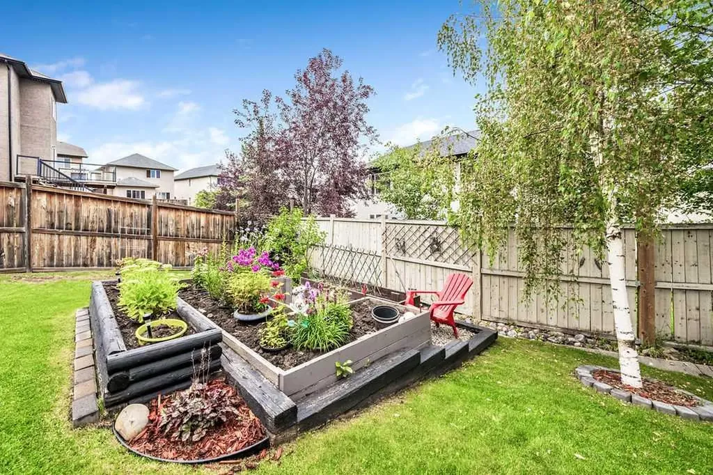 20 Sherwood Rise NW Calgary AB T3R 1P3