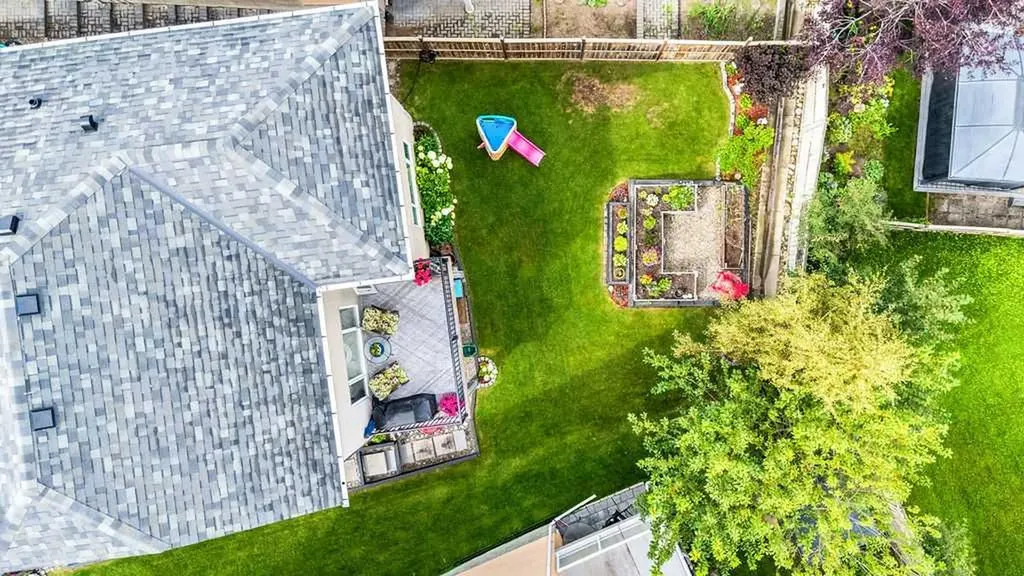 20 Sherwood Rise NW Calgary AB T3R 1P3