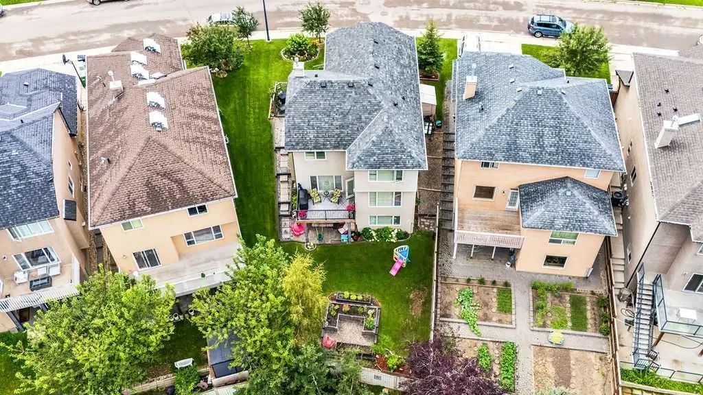 20 Sherwood Rise NW Calgary AB T3R 1P3