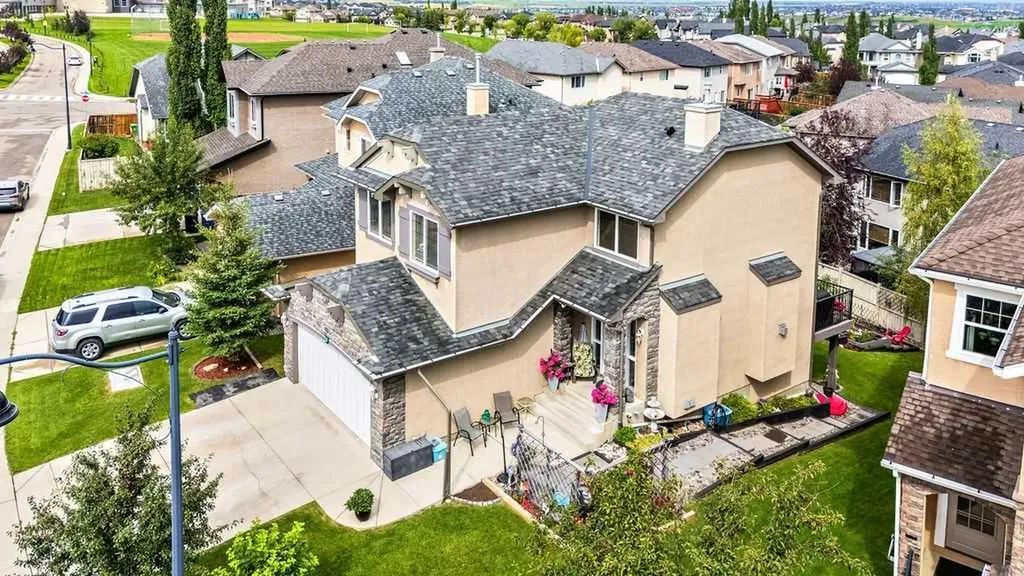 20 Sherwood Rise NW Calgary AB T3R 1P3