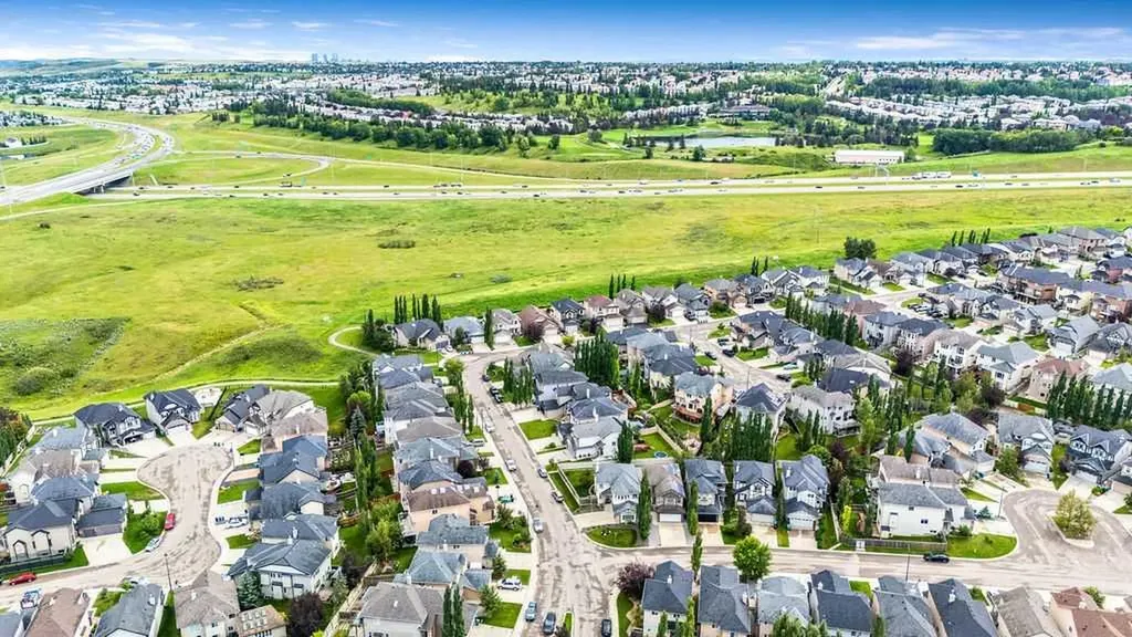 20 Sherwood Rise NW Calgary AB T3R 1P3