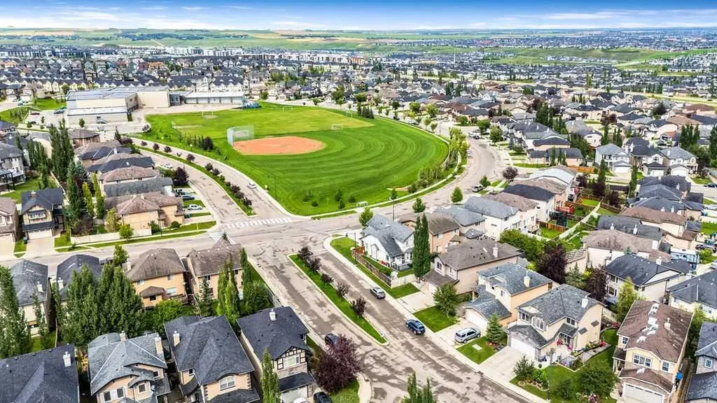20 Sherwood Rise NW Calgary AB T3R 1P3
