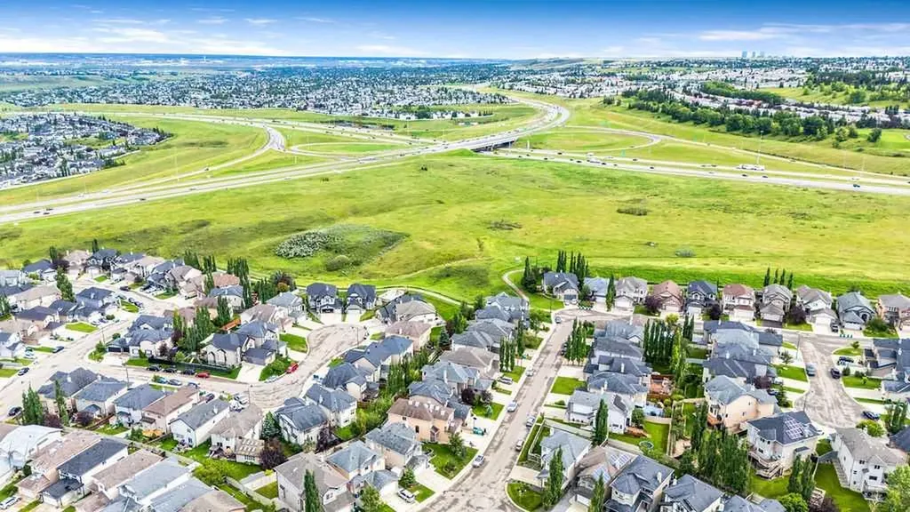20 Sherwood Rise NW Calgary AB T3R 1P3