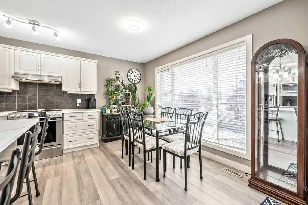 20 Sherwood Rise NW Calgary AB T3R 1P3
