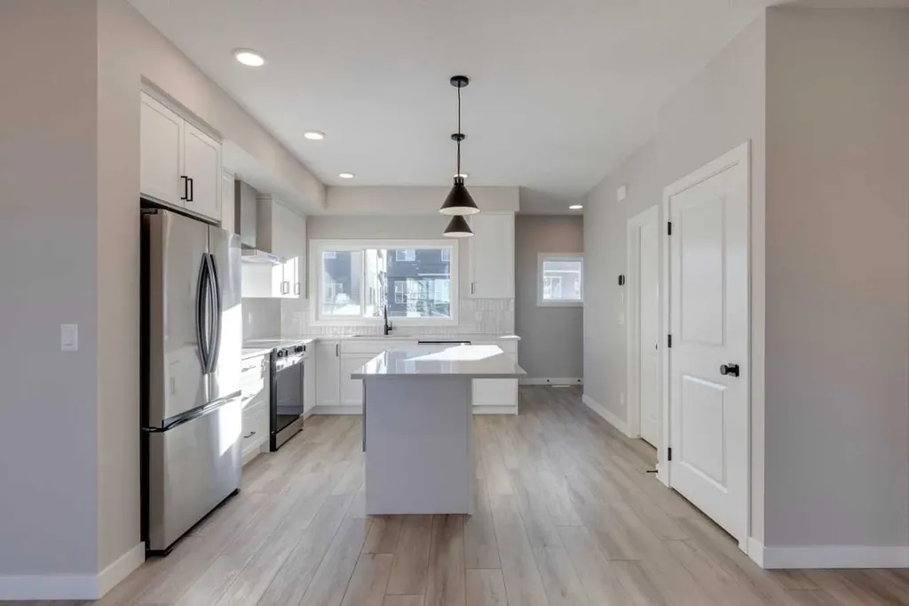 315 Fireside Drive Cochrane AB T4C 2L6