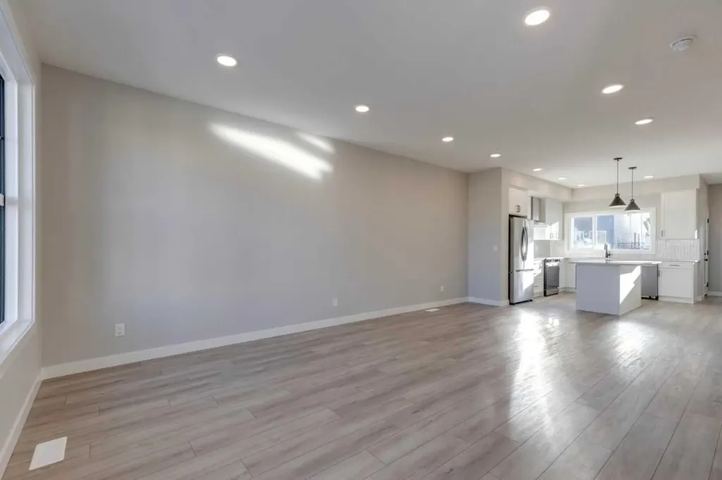 315 Fireside Drive Cochrane AB T4C 2L6