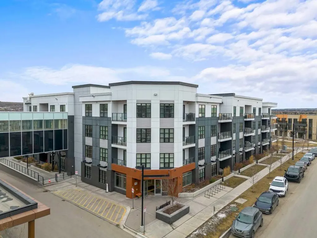 383 Smith Street NW Calgary AB T3B 6J9