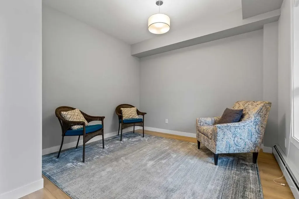 383 Smith Street NW Calgary AB T3B 6J9