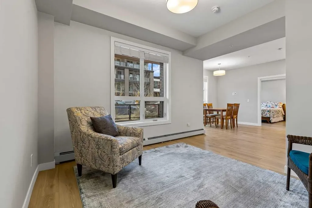 383 Smith Street NW Calgary AB T3B 6J9