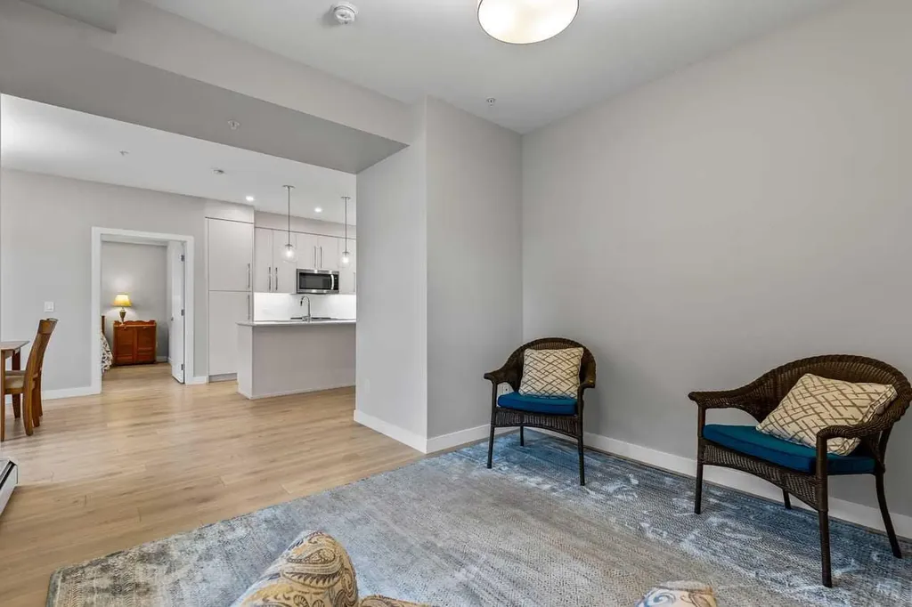 383 Smith Street NW Calgary AB T3B 6J9