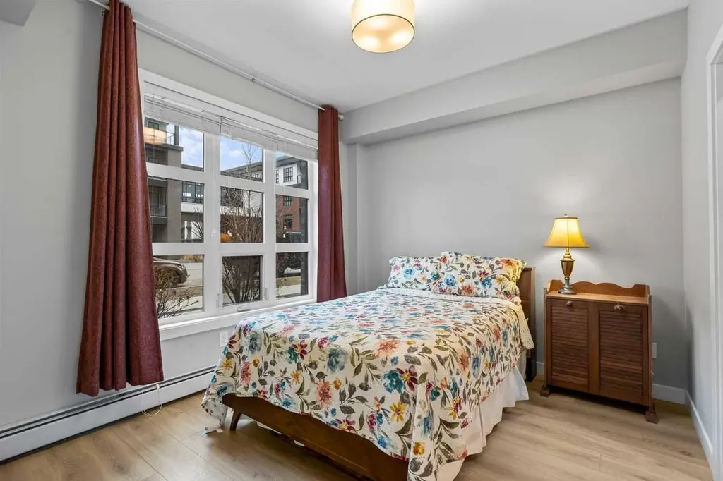 383 Smith Street NW Calgary AB T3B 6J9