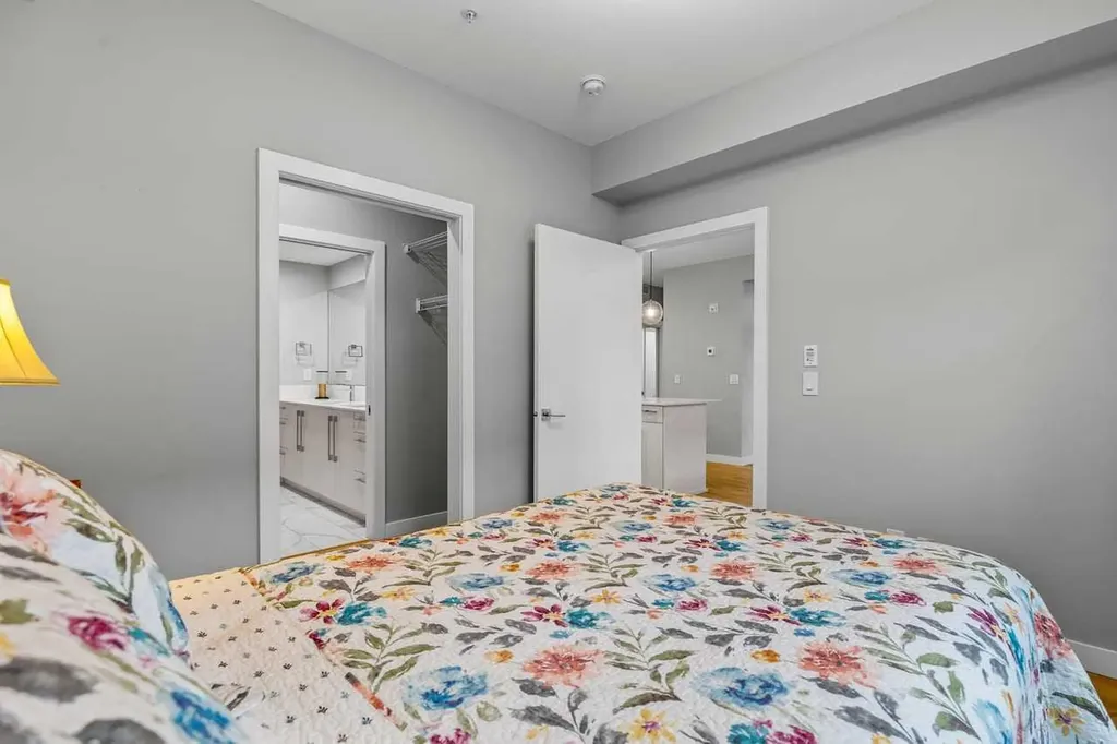 383 Smith Street NW Calgary AB T3B 6J9