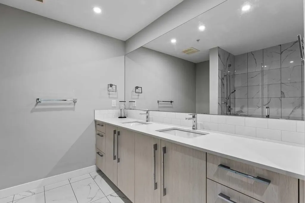 383 Smith Street NW Calgary AB T3B 6J9