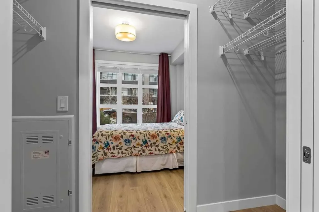 383 Smith Street NW Calgary AB T3B 6J9