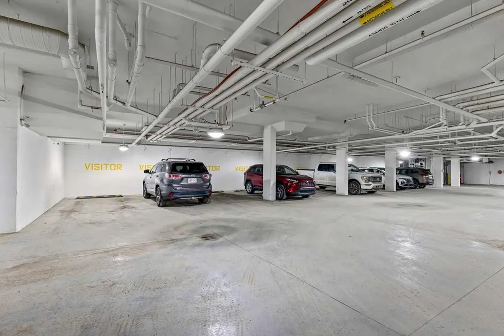 383 Smith Street NW Calgary AB T3B 6J9