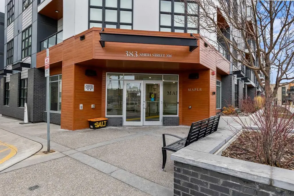 383 Smith Street NW Calgary AB T3B 6J9