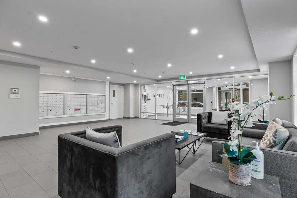 383 Smith Street NW Calgary AB T3B 6J9