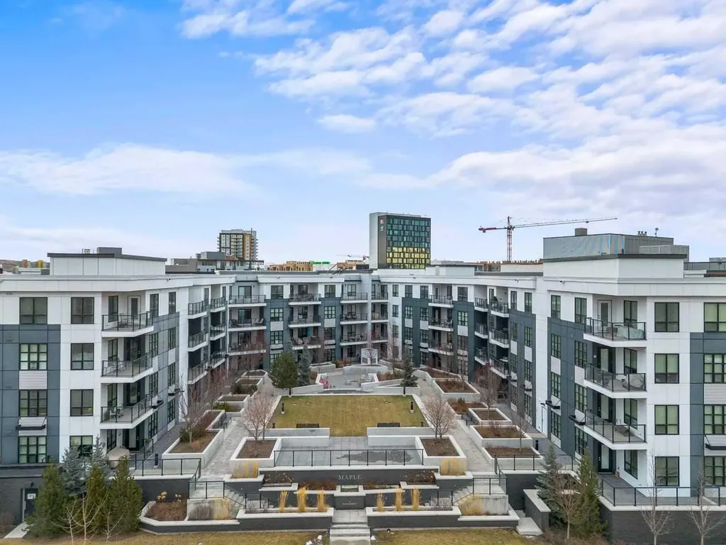 383 Smith Street NW Calgary AB T3B 6J9