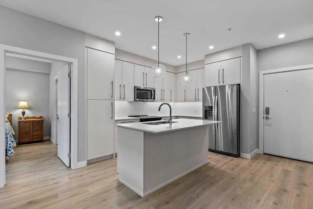 383 Smith Street NW Calgary AB T3B 6J9