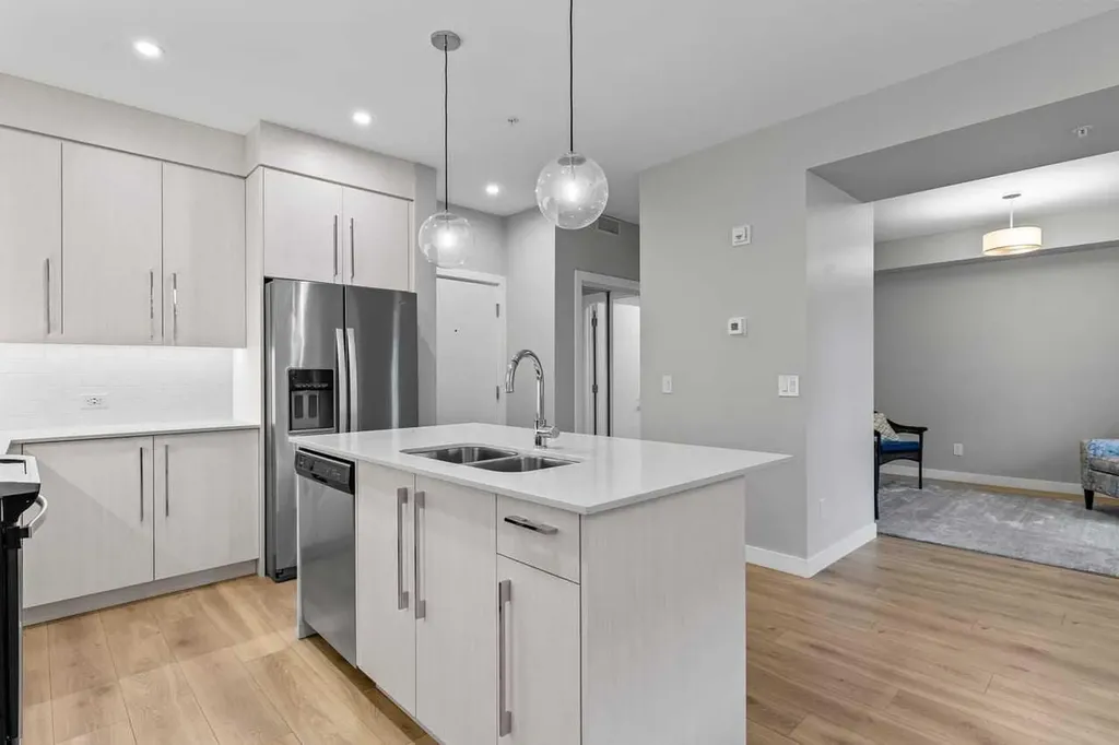 383 Smith Street NW Calgary AB T3B 6J9