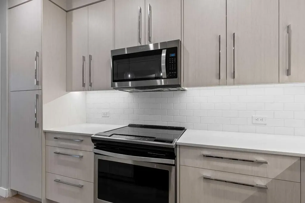 383 Smith Street NW Calgary AB T3B 6J9