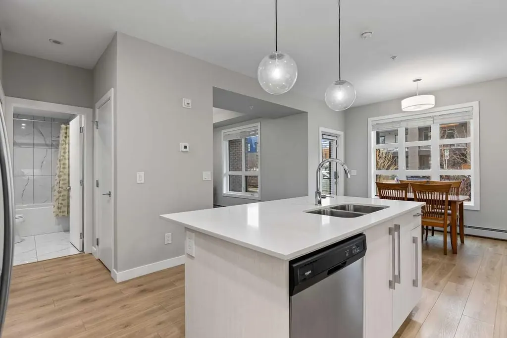 383 Smith Street NW Calgary AB T3B 6J9