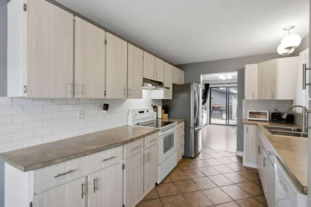 96 Abberfield Crescent NE Calgary AB T2A 6N6