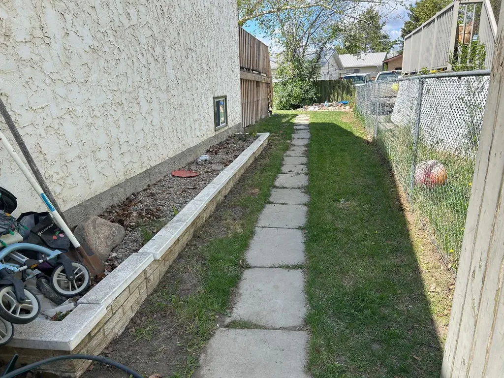 44 Wildrose Crescent W Brooks AB T1R 0A4